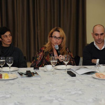 Marta Ruíz (directora La búsqueda), Txelo Montesinos (directora Cuarzo) y Fernando Jerez (director de antena de Cuatro)
