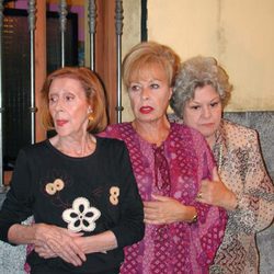 Emma Penella, Mariví Bilbao y Gemma Cuervo en 'Aquí no hay quien viva'