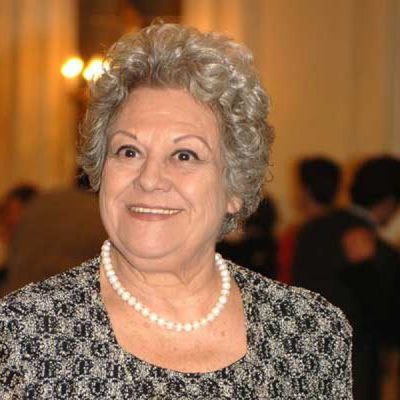 Emma Penella sonriente en una fiesta