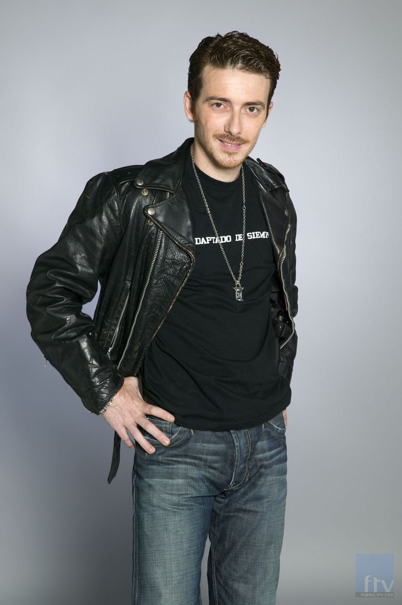 Víctor Clavijo es Pablo Zambrano en 'Hermanos y detectives'