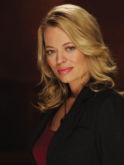 La actriz Jeri Ryan en la serie de CBS 'Shark'