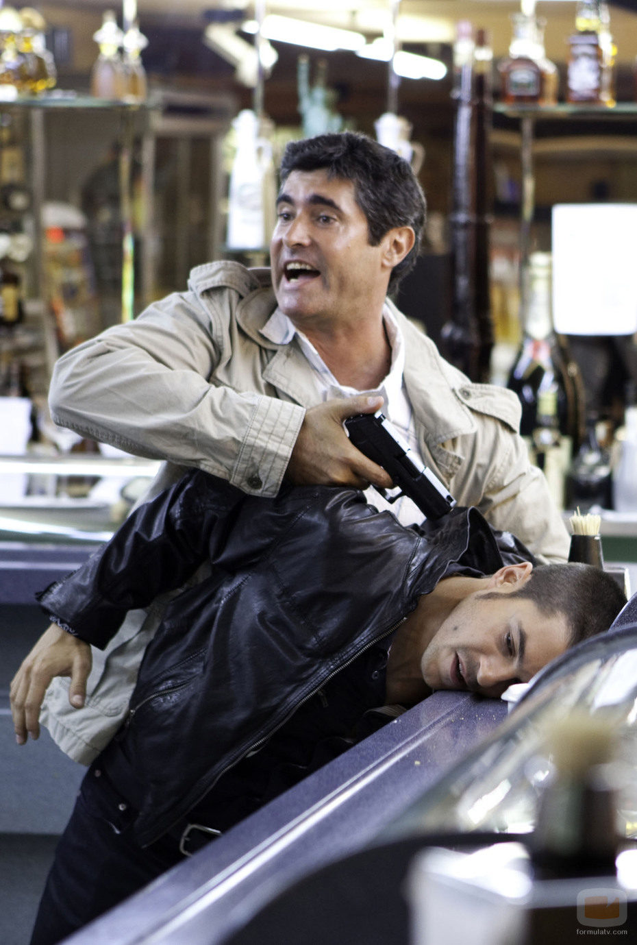 Alejo Sauras a punta de pistola en 'Acusados'