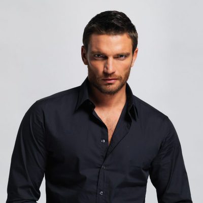 Julián Gil hace de Leo en 'Valientes'