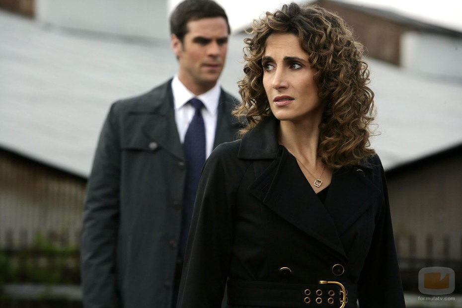 Melina Kanakaredes y Eddie Cahill en 'CSI: NY'
