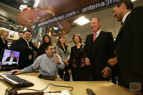 Los Reyes visitan 'Antena 3 Noticias'