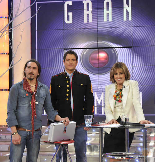 Iván Madrazo le da el maletín a Ángel en 'GH 11'