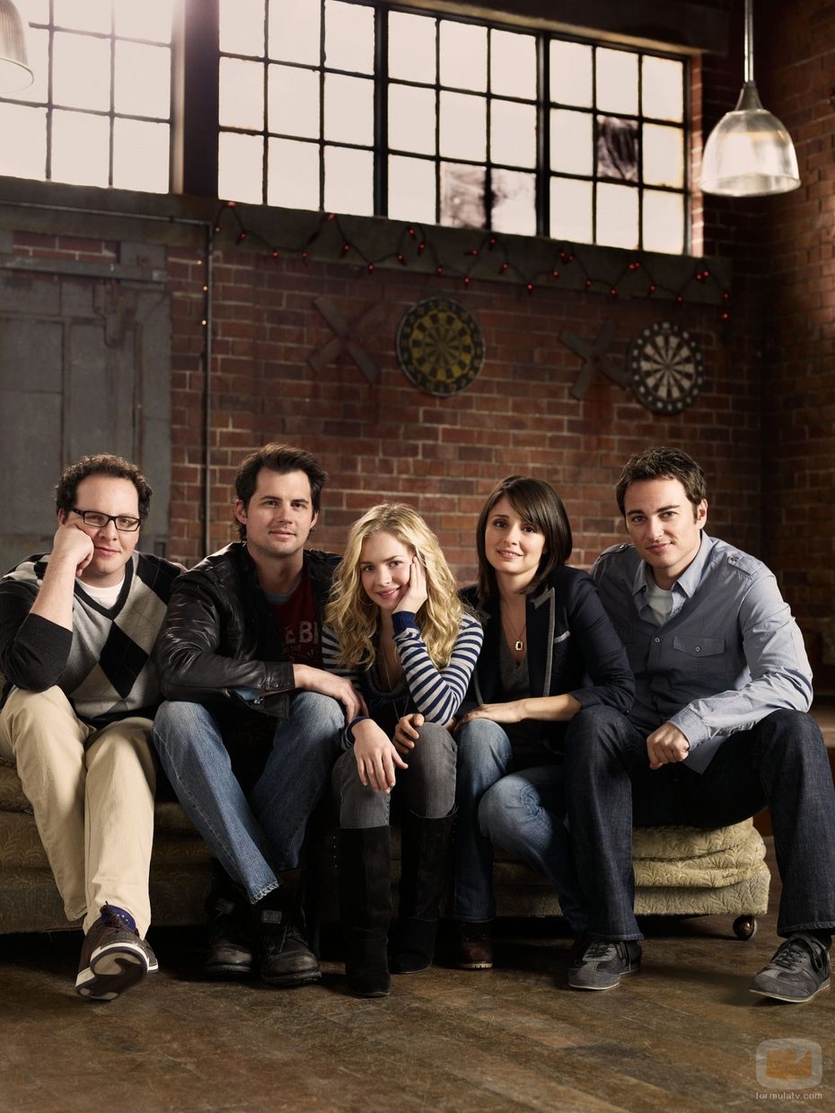 Brittany Robertson, Shiri Appleby, Kristoffer Polaha, Kerr Smith y Austin Basis
