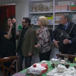 Concha Cuetos y Carlos Larrañaga en la TV Movie de 'Farmacia de Guardia'