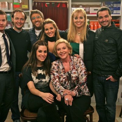 Reparto de 'La última guardia' con 'La oreja de Van Gogh'