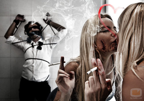 Leticia besa a Leticia