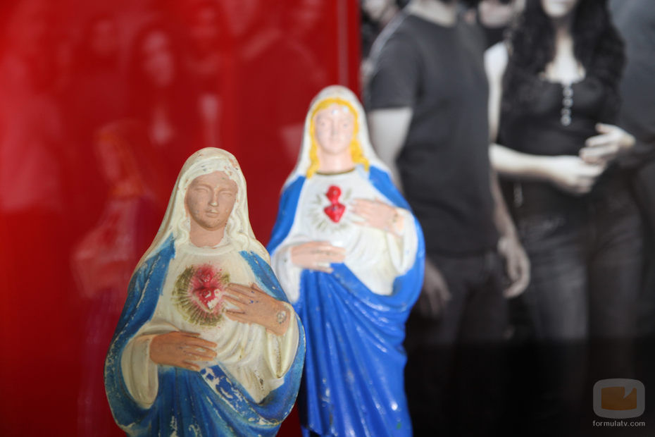 Imágenes de la Virgen encontradas en el avión