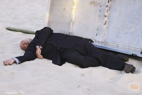 El cadáver de Locke en un capítulo de la sexta temporada de 'Perdidos'