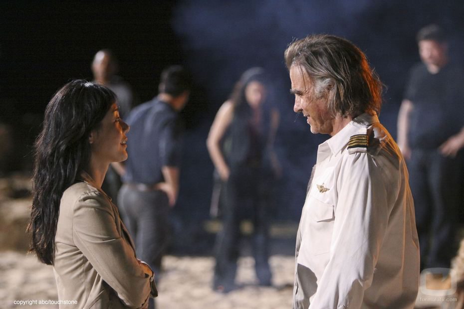 Frank Lapidus y Sun en charlan en 'Lost'