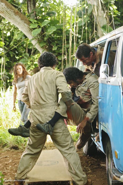 Jack y Jin intentan salvar a Sayid en 'Lost'