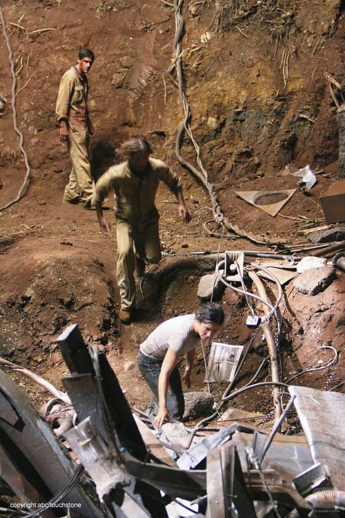 Sawyer y Kate van a buscar a Juliet