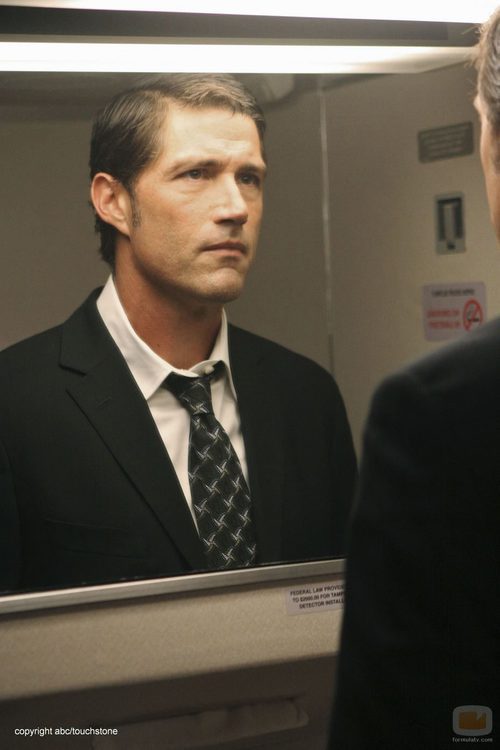 Jack Shephard se mira al espejo