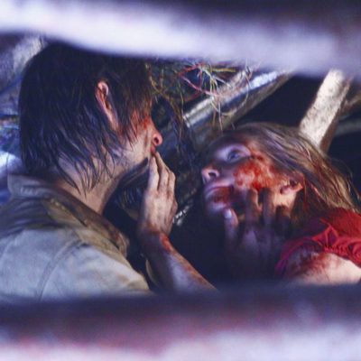 Sawyer abraza a Juliet