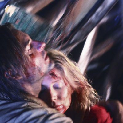 Sawyer abraza a Juliet en 'LA X'