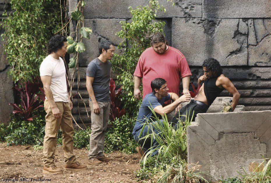 Sayid muestra sus heridas