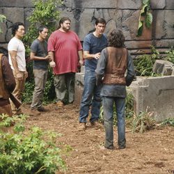 Jack habla con los Otros del Templo en la sexta temporada de 'Perdidos'