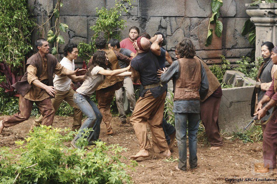 Jack se pelea con los Otros del Templo