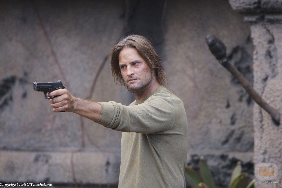 Sawyer apunta al resto con una pistola en la sexta temporada de 'Perdidos'