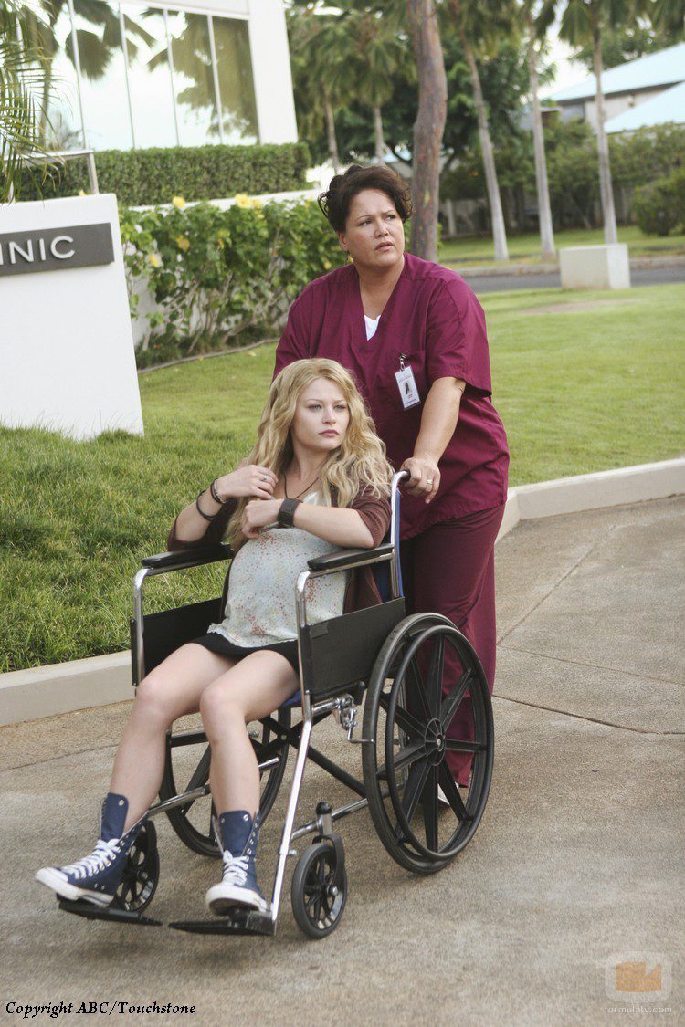 Claire es llevada al hospital