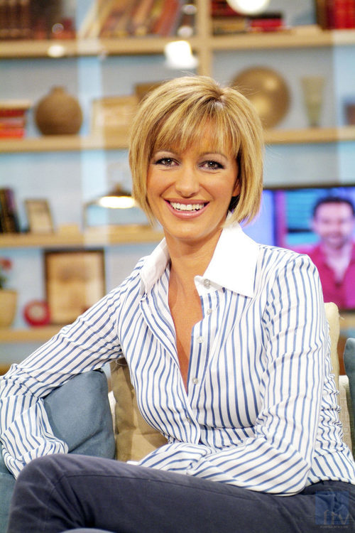 Susanna Griso posa en el plató de 'Espejo público' de Antena 3