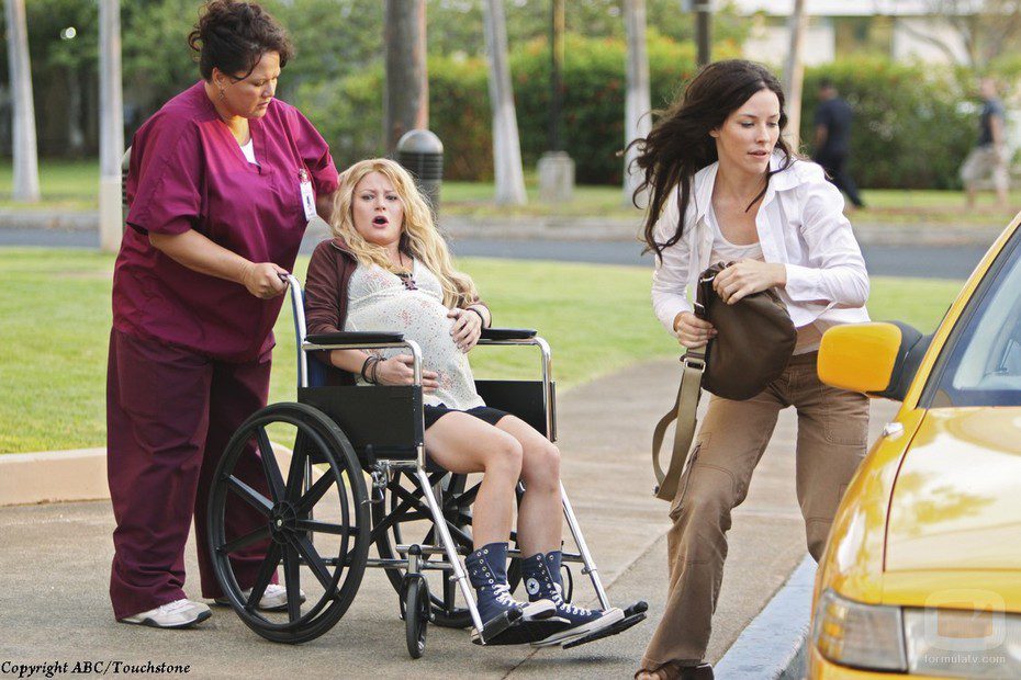 Claire se pone de parto en 'What Kate Does'