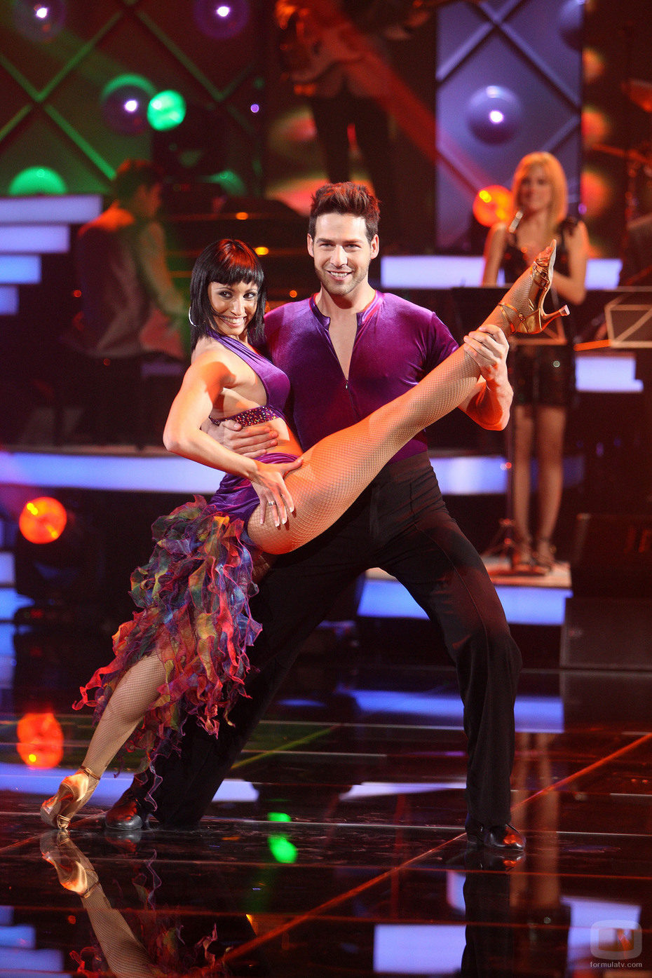Juan García baila salsa