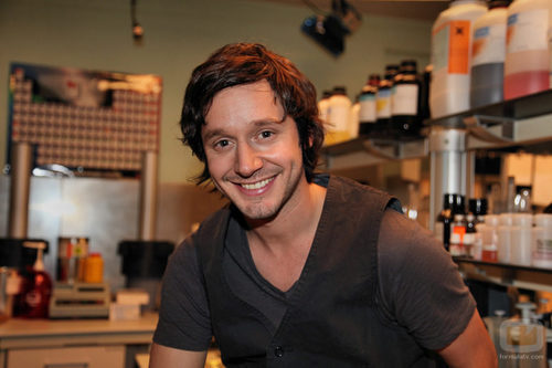 Benjamín Vicuña hace del forense Deker