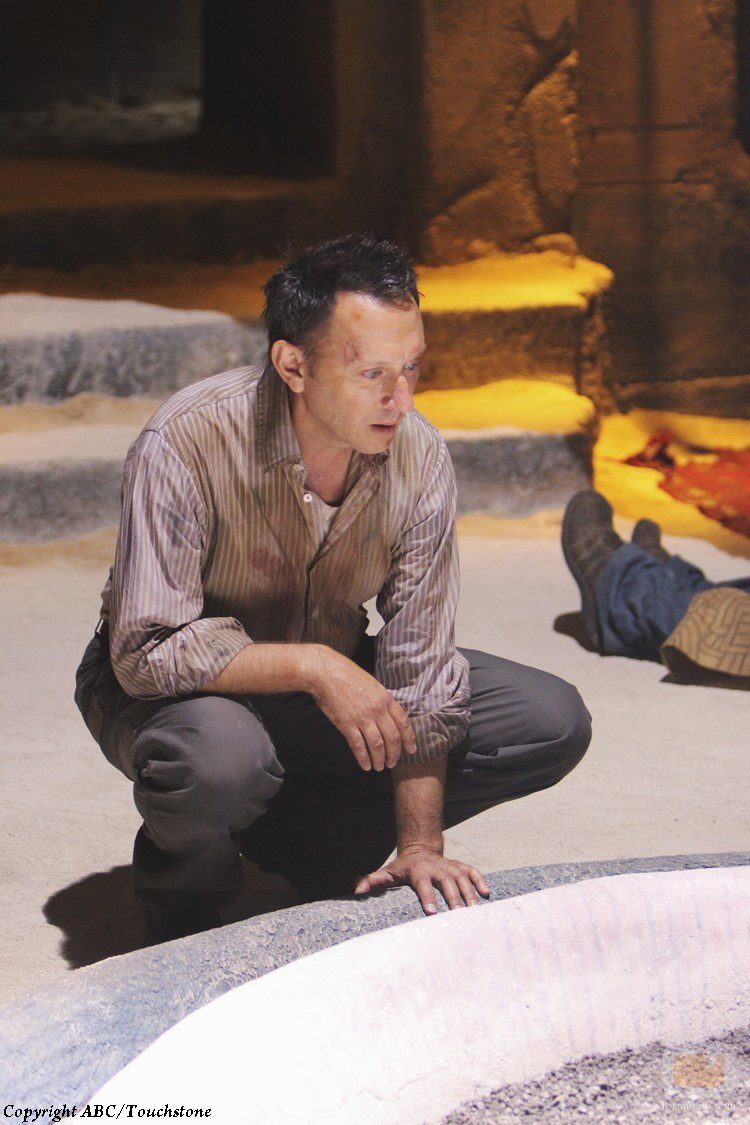 Ben Linus frente a las cenizas de Jacob