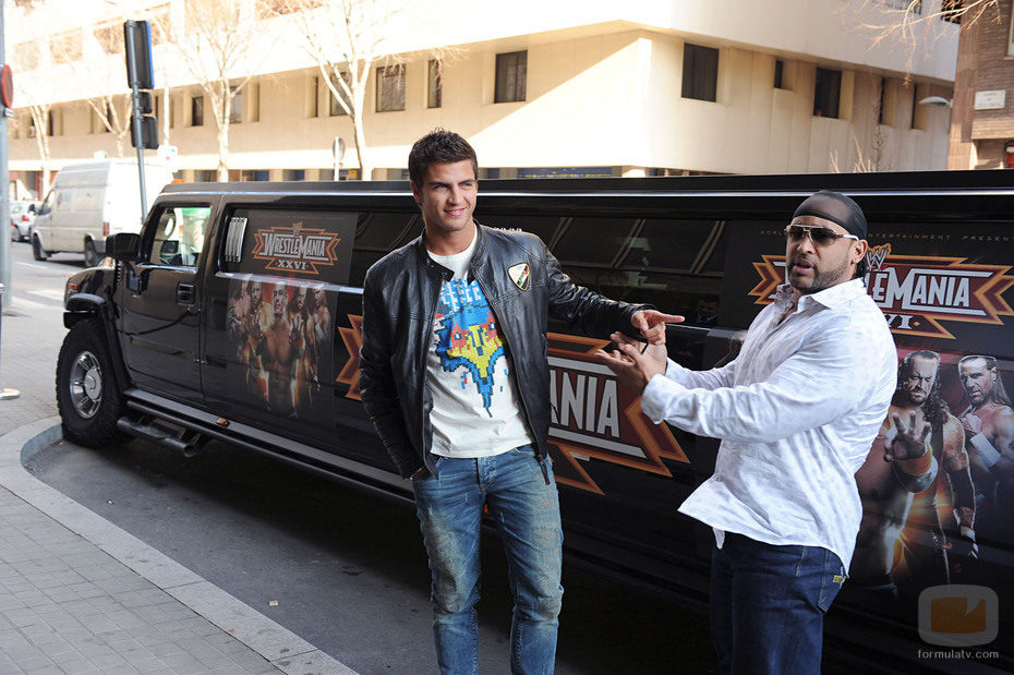 Maxi Iglesias bromea con Alvin Burke