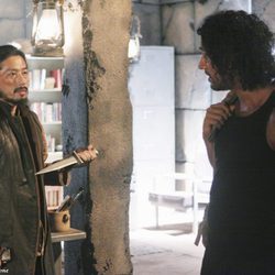 Dogen y Sayid en el capítulo "Sundown" de 'Perdidos'