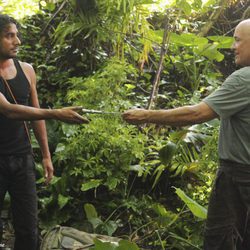 'Locke' le devuelve el puñal a Sayid