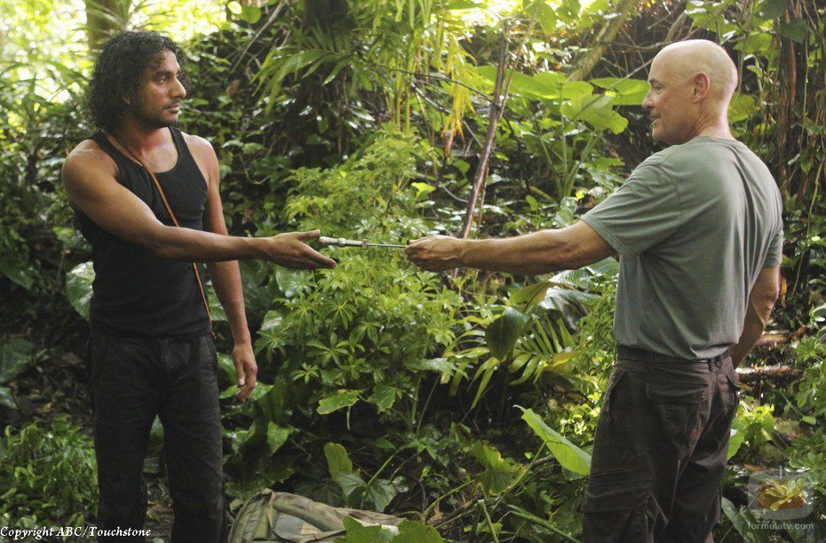 'Locke' le devuelve el puñal a Sayid