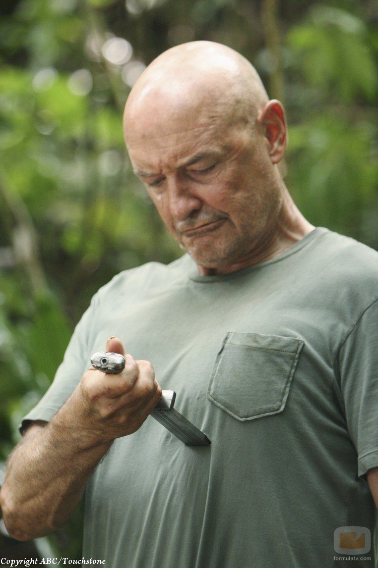 'Locke' se desclava el puñal del pecho en 'Puesta de sol'