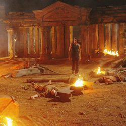 Sayid sale del Templo entre cadáveres