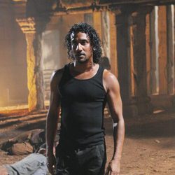 Sayid sale del Templo tras el paso del 'Humo Negro'