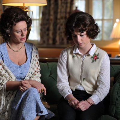 Emma Suárez y Nadia de Santiago (Princesa Sofía) en "Sofía"