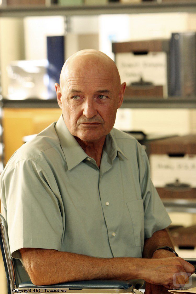 John Locke en 'Dr Linus'