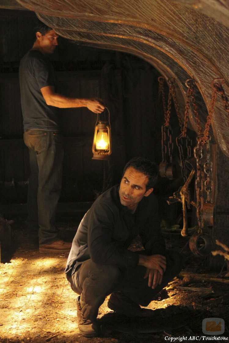 Nestor Carbonell y Matthew Fox en 'Dr Linus'