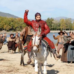 Jorge Lorenzo en un cameo de "Águila Roja"