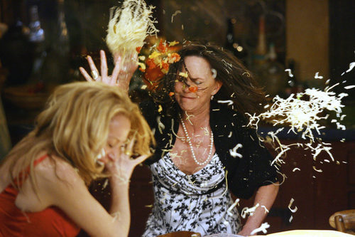 Sally Field lanza comida a Patricia Wettig en la serie 'Cinco Hermanos'