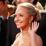 Hayden Panettiere saluda en la alfombra roja de los Premios Emmy 2007