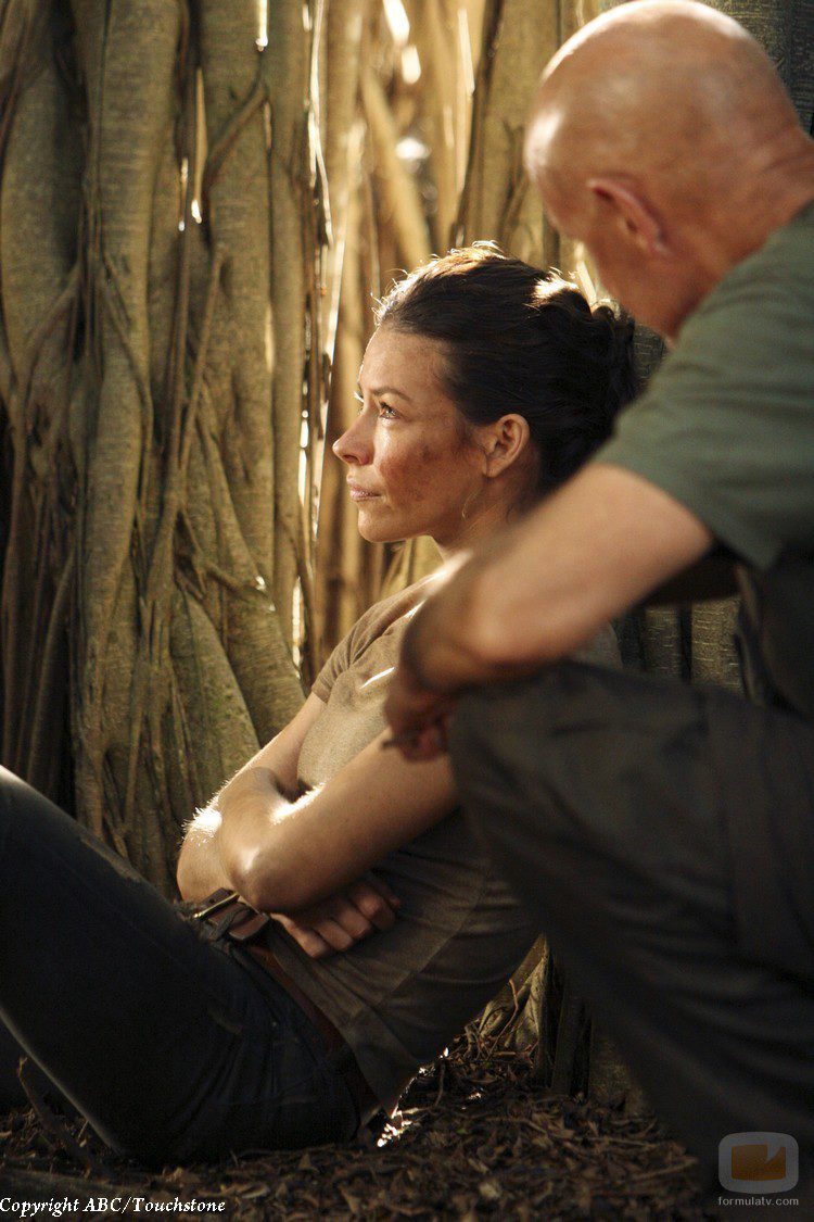 'Locke' consuela a Kate en 'Recon'