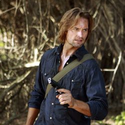 Josh Holloway con una pistola en 'Recon' ('Nueva estafa')