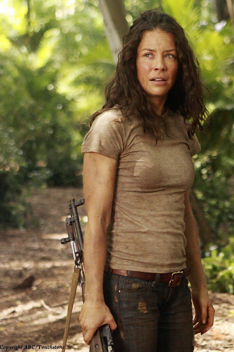 Kate con un arma en 'Recon'