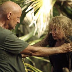 'Locke' intenta calmar a Claire en 'Recon'