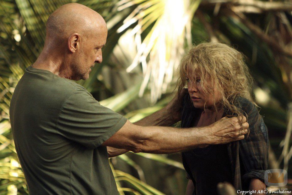 'Locke' intenta calmar a Claire en 'Recon'